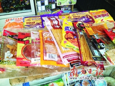 广州校园周边零食调查:5毛钱一袋\ 牛排\ 不含肉