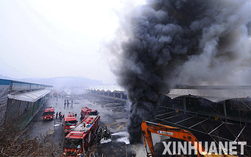 1月7日，消防車到達南韓京畿道利川市的爆炸現場滅火。