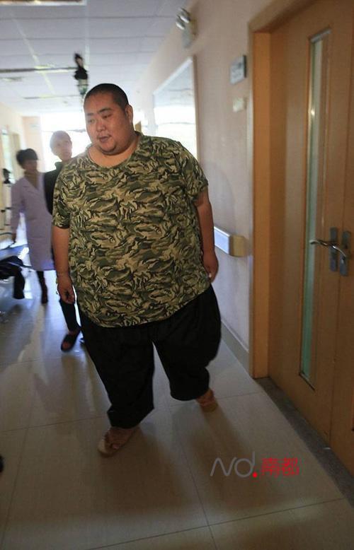 中国第一胖男子522斤 妻子对他一见钟情(组图