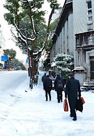 日本罕見強降雪致200多人受傷 多地雪厚破紀錄(圖)