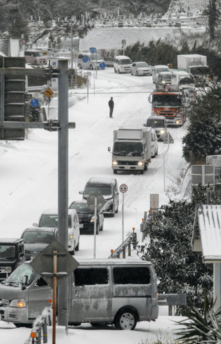 日本罕見強降雪致200多人受傷 多地雪厚破紀錄(圖)