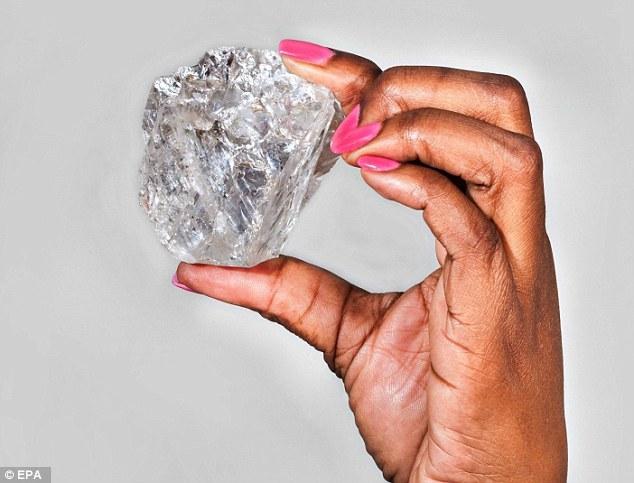 安哥拉现404克拉钻石 估值9400万元人民币(组