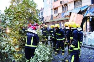 江西萍鄉一棟6層居民樓坍塌 已造成1死1傷(圖)